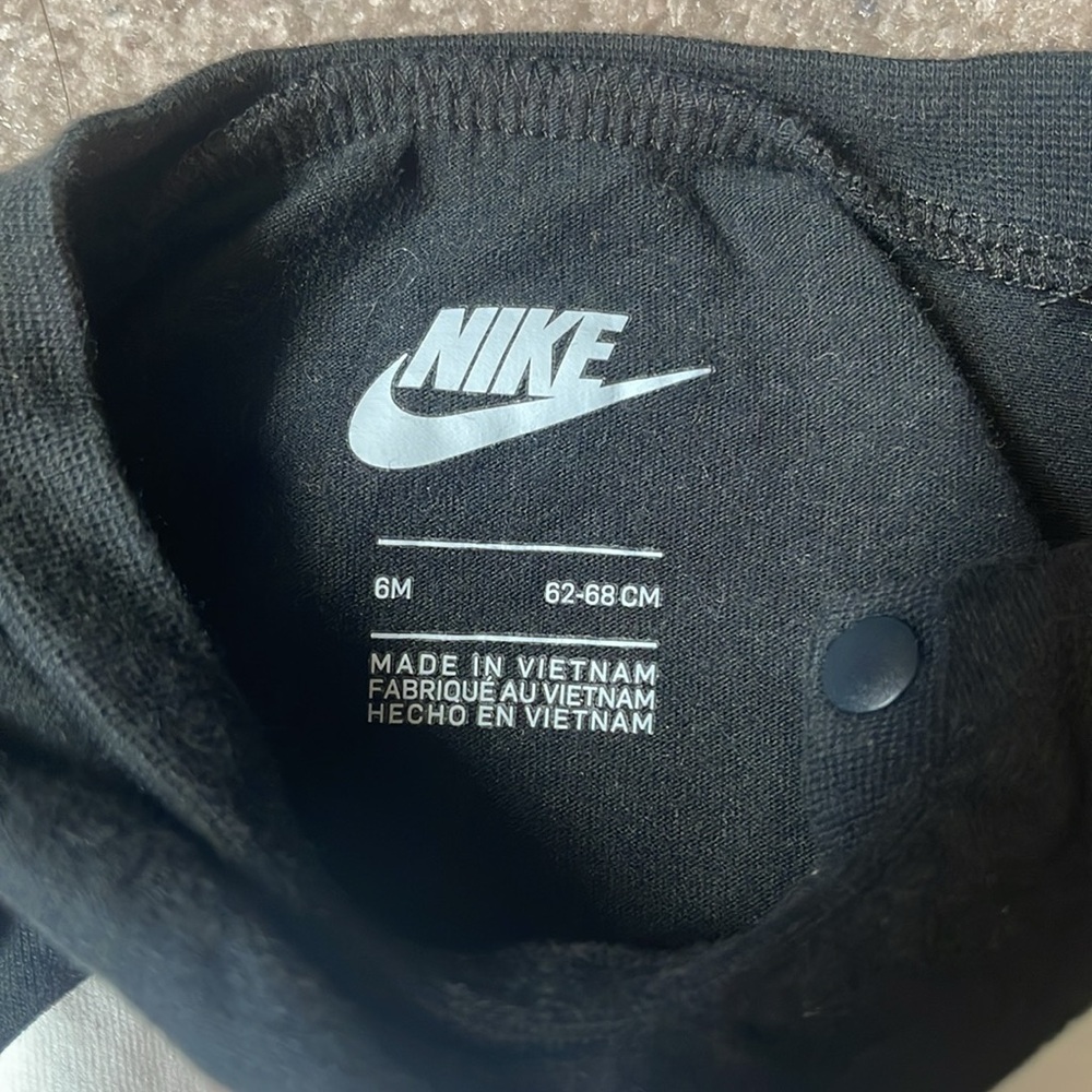 Authentic Nike Onsie - Picture 4 of 4